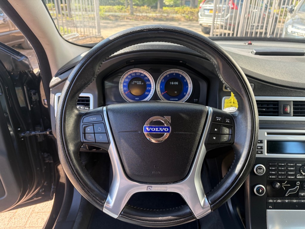 VOLVO-V70-2.0T R-design