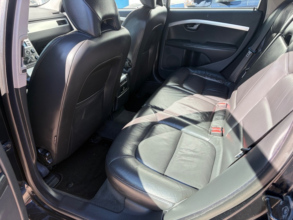 VOLVO-V70-2.0T R-design