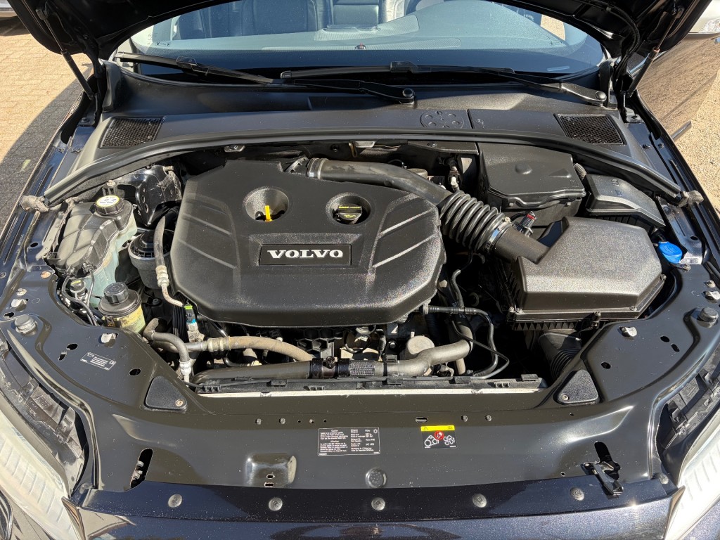 VOLVO-V70-2.0T R-design