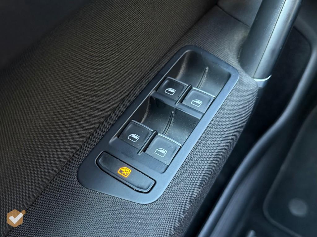 VOLKSWAGEN-GOLF SPORTSVAN-1.4 TSI Highline Automaat NL-Auto *Geen Afl. kosten*