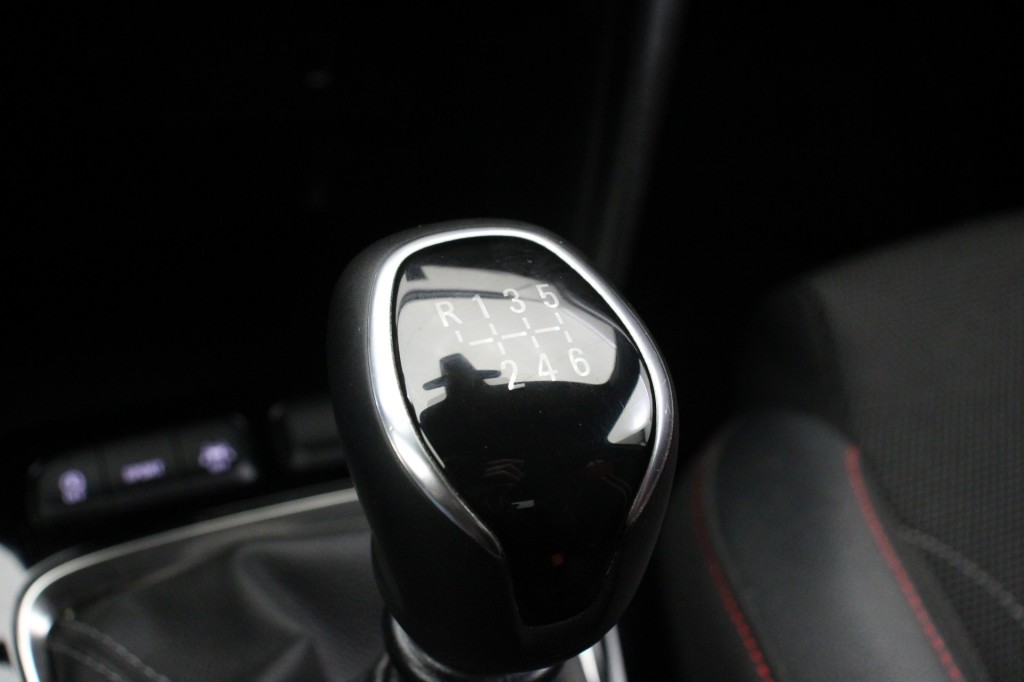 OPEL-CORSA-1.2 GS Line - Carplay, Navi, Cruise, Half Leer