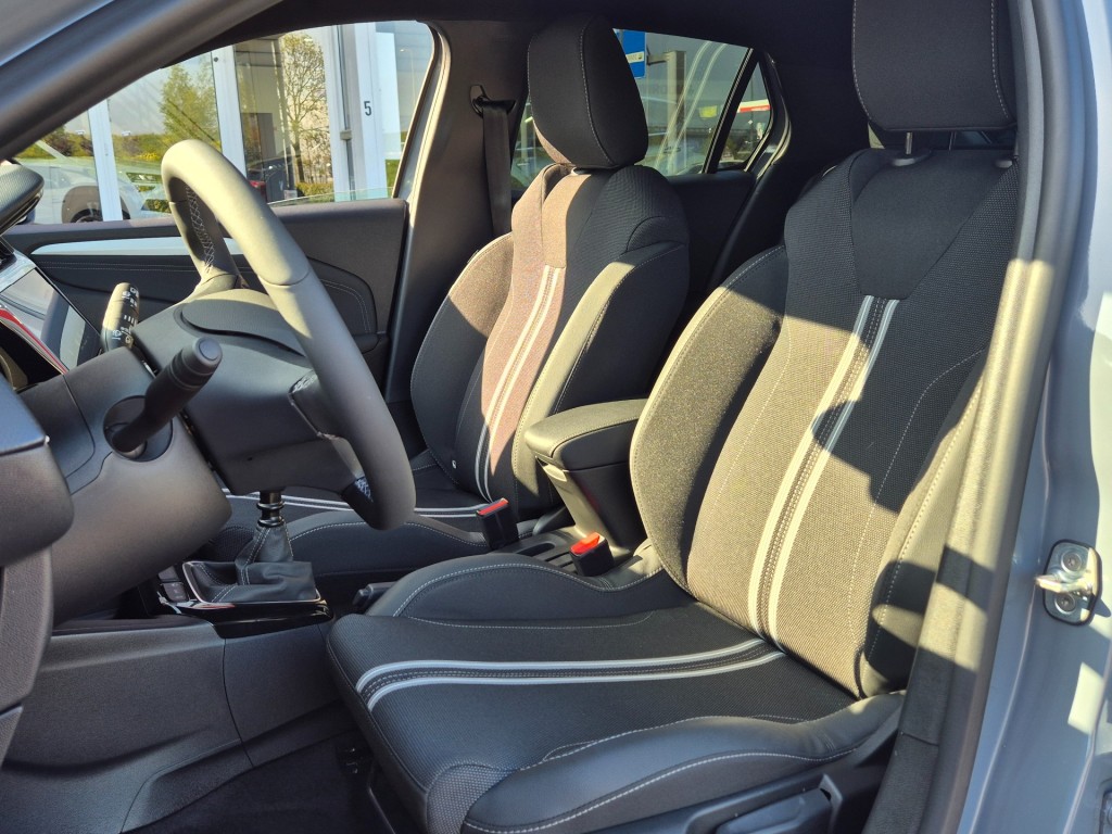 OPEL-CORSA-1.2 TURBO GS CAMERA CARPLAY HALF-LEER LANE-ASSIST CRUISE-CONTROL AIRCO LMV PDC