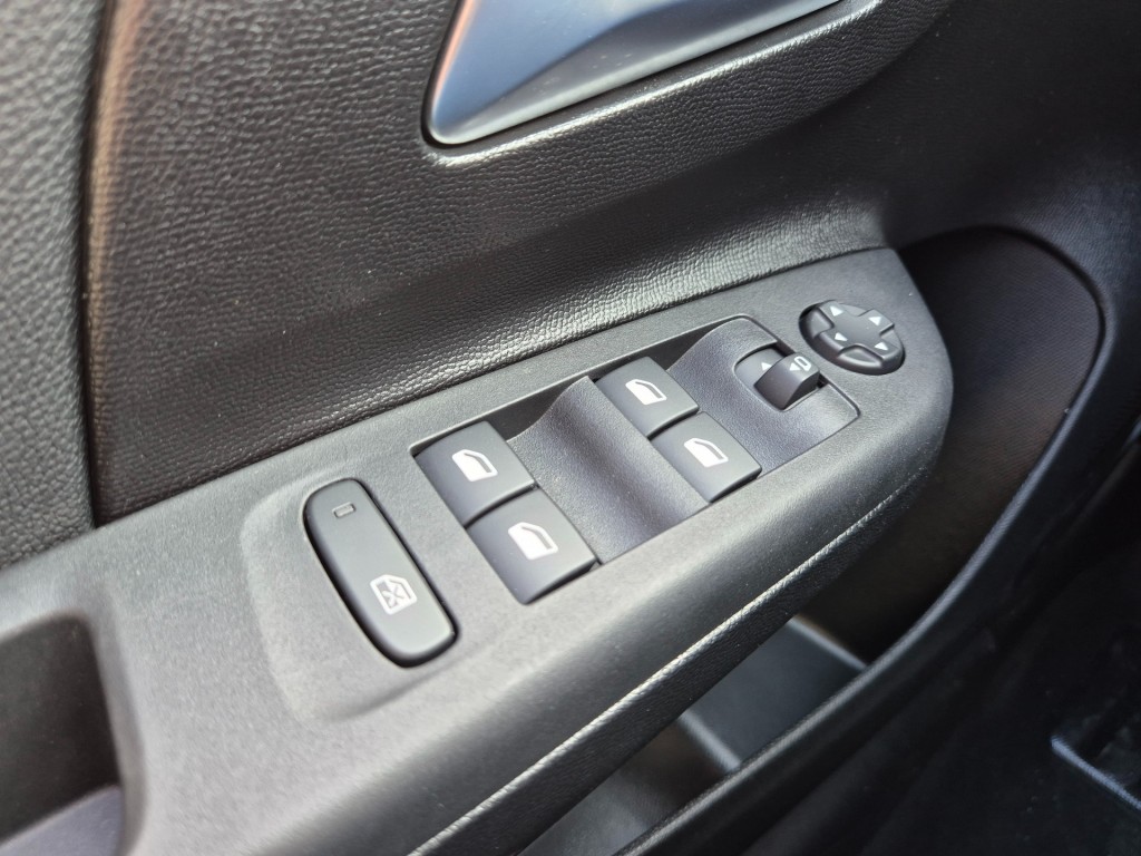 OPEL-CORSA-1.2 TURBO GS CAMERA CARPLAY HALF-LEER LANE-ASSIST CRUISE-CONTROL AIRCO LMV PDC