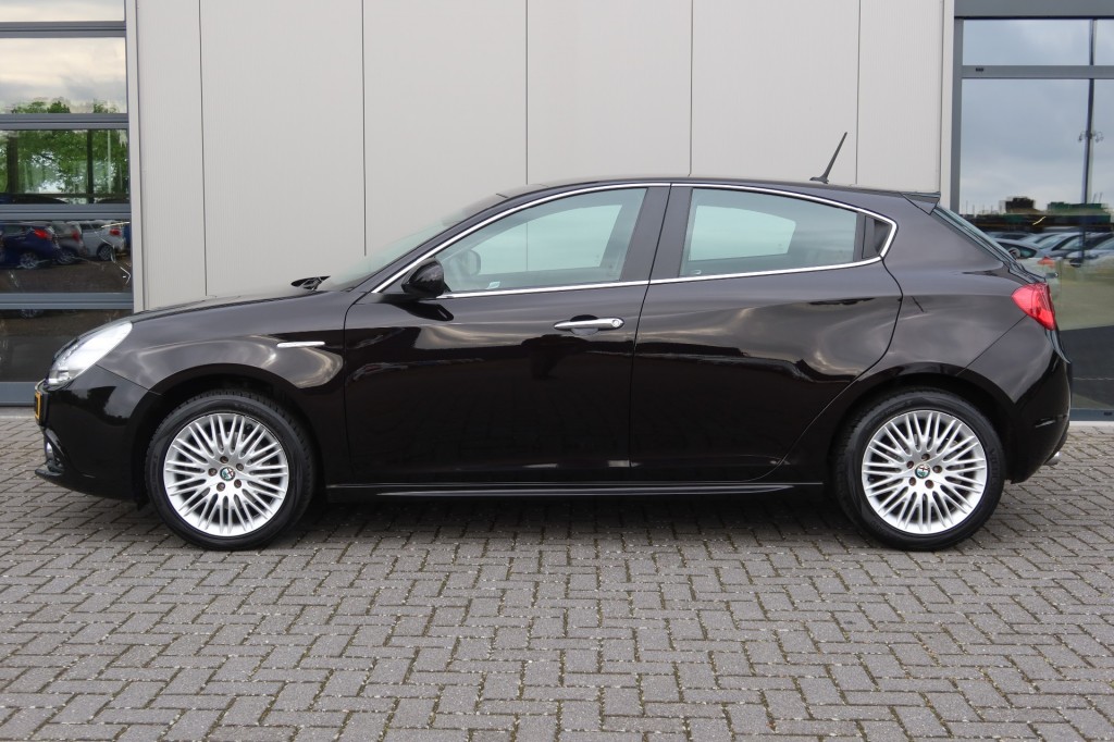 ALFA ROMEO-GIULIETTA-1.4 T Exclusive AUTOMAAT 170pk Clima, NAVI, Bruin Leder, 40.000km NAP