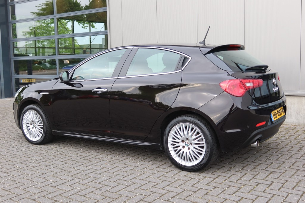 ALFA ROMEO-GIULIETTA-1.4 T Exclusive AUTOMAAT 170pk Clima, NAVI, Bruin Leder, 40.000km NAP