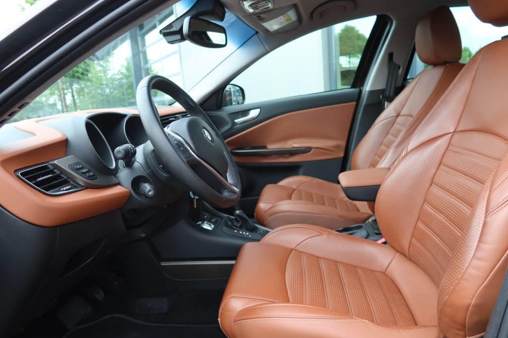 ALFA ROMEO-GIULIETTA-1.4 T Exclusive AUTOMAAT 170pk Clima, NAVI, Bruin Leder, 40.000km NAP