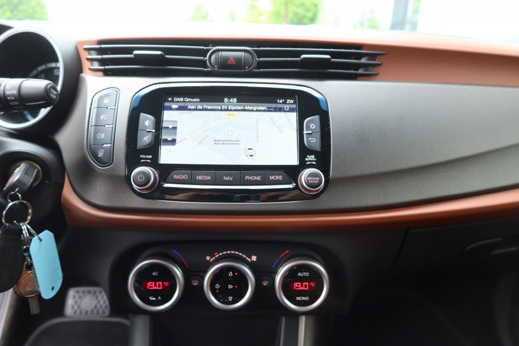 ALFA ROMEO-GIULIETTA-1.4 T Exclusive AUTOMAAT 170pk Clima, NAVI, Bruin Leder, 40.000km NAP