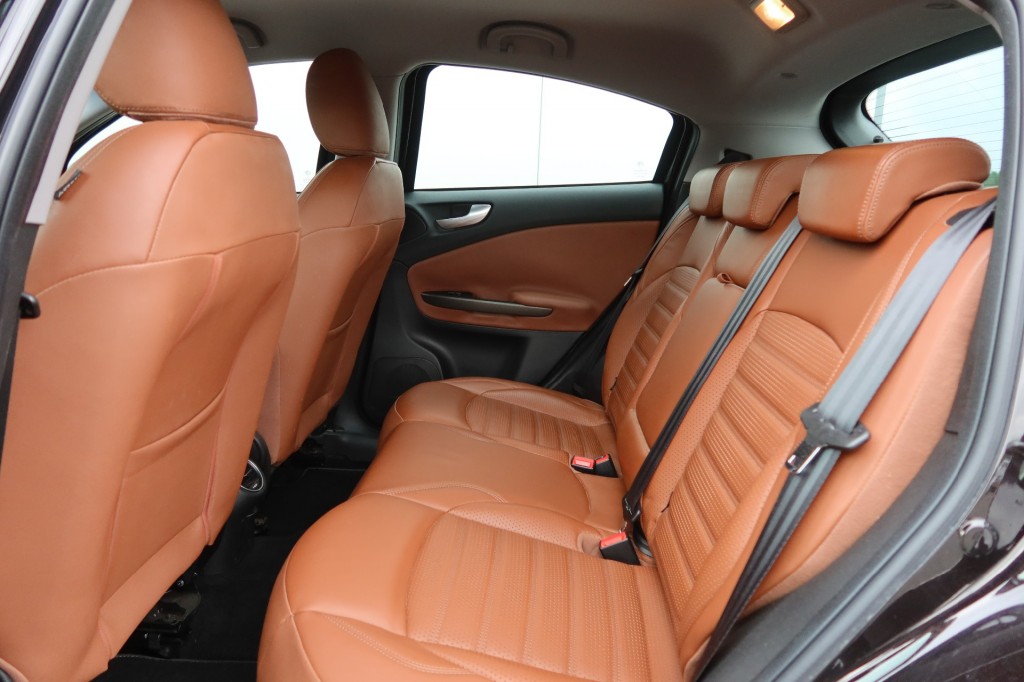 ALFA ROMEO-GIULIETTA-1.4 T Exclusive AUTOMAAT 170pk Clima, NAVI, Bruin Leder, 40.000km NAP