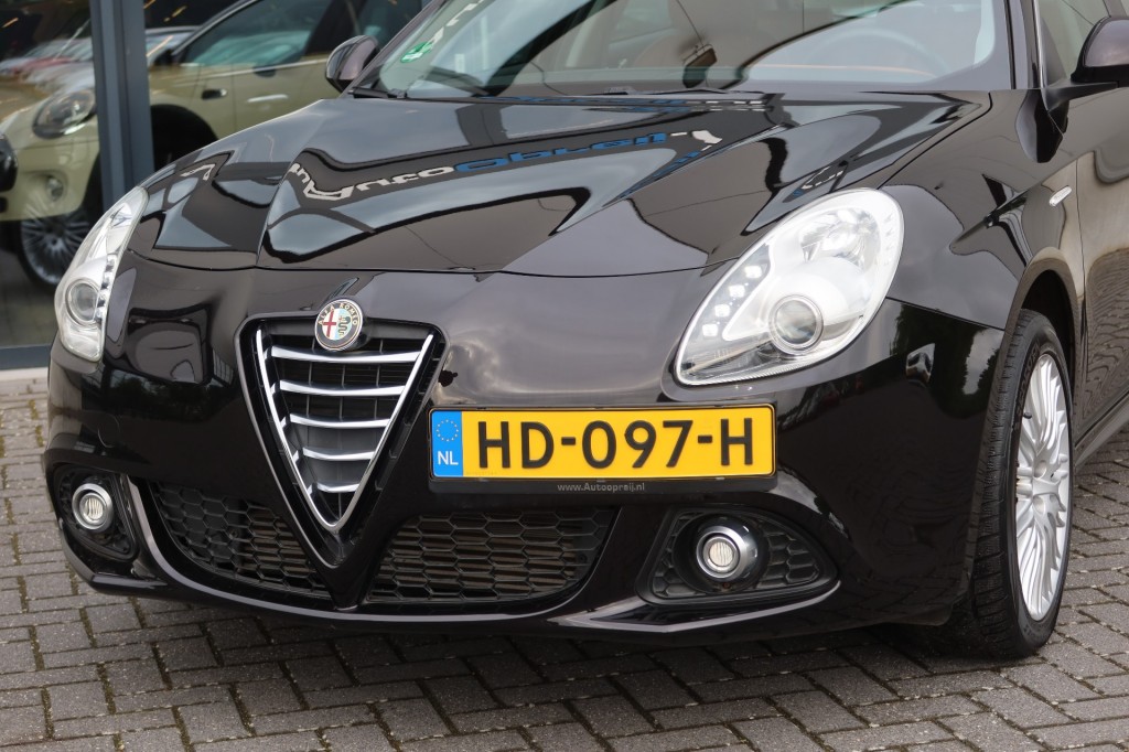 ALFA ROMEO-GIULIETTA-1.4 T Exclusive AUTOMAAT 170pk Clima, NAVI, Bruin Leder, 40.000km NAP