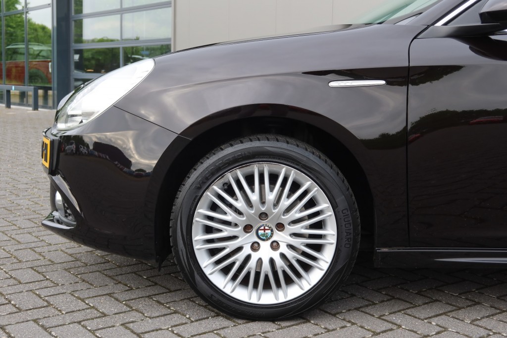 ALFA ROMEO-GIULIETTA-1.4 T Exclusive AUTOMAAT 170pk Clima, NAVI, Bruin Leder, 40.000km NAP
