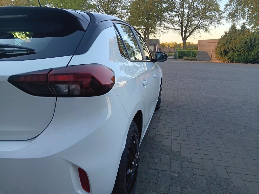 OPEL-CORSA-1.2  Edition 55kw  Centr.Vergr. ABS  Airco  Cruise  Elec.ramen+spiegels  Afn Trekhaak
