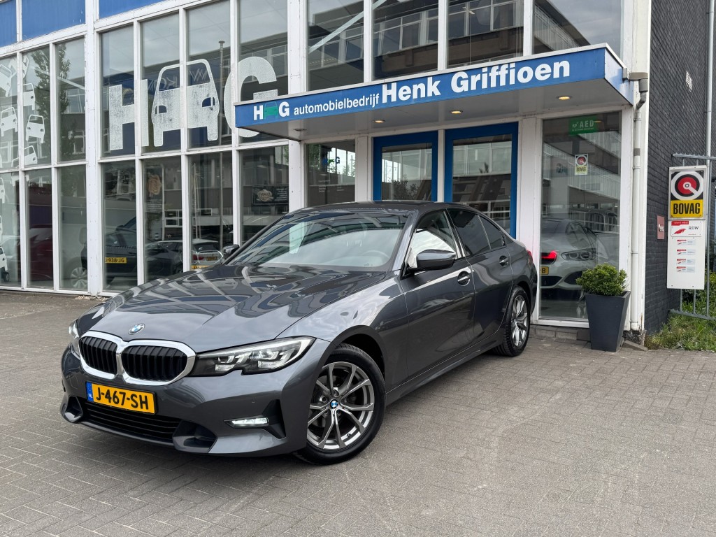 BMW-3-SERIE-318i Executive Edition Sport Line I LED I Carplay I Sportstoelen