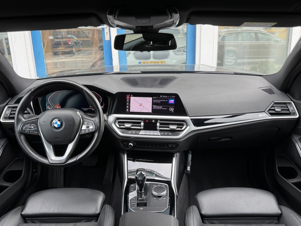 BMW-3-SERIE-318i Executive Edition Sport Line I LED I Carplay I Sportstoelen