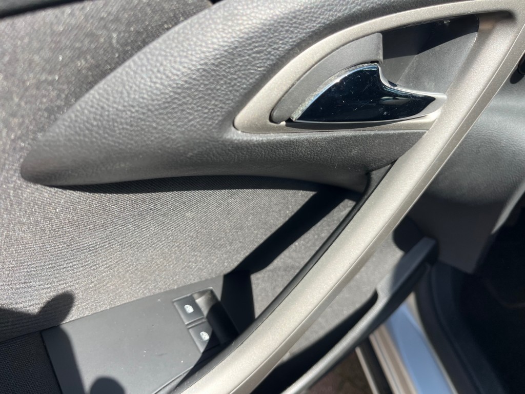 OPEL-ASTRA-1.4 T Edition Airco Cruise Navi PDC