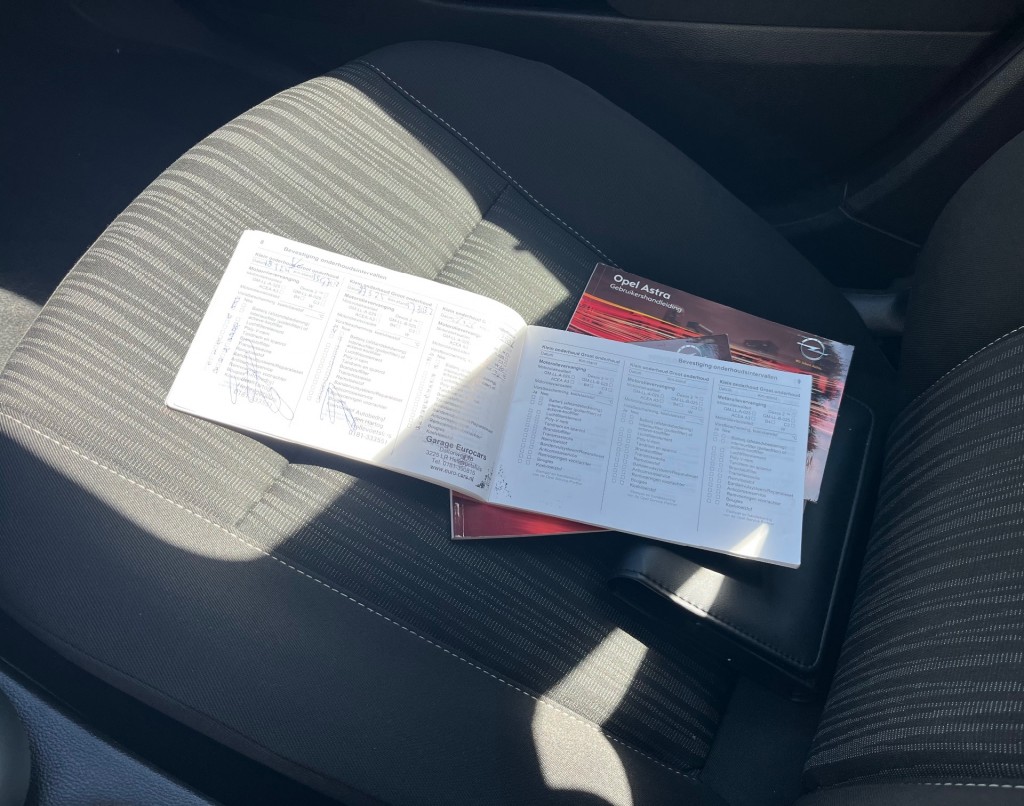 OPEL-ASTRA-1.4 T Edition Airco Cruise Navi PDC