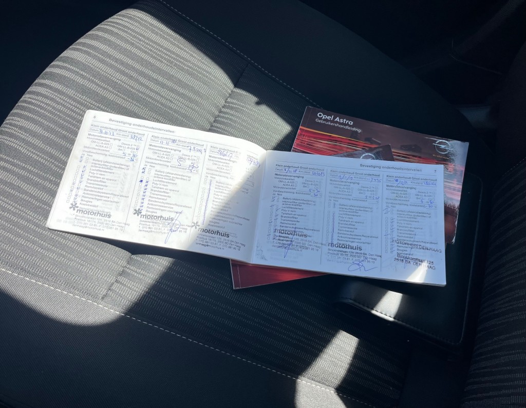 OPEL-ASTRA-1.4 T Edition Airco Cruise Navi PDC