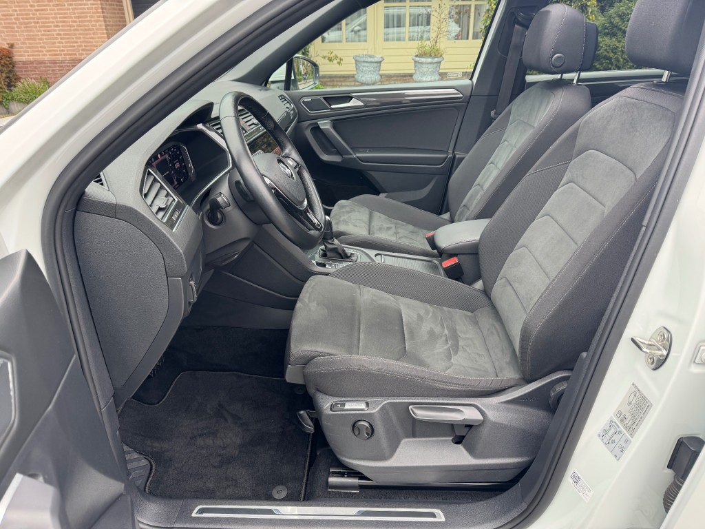 VOLKSWAGEN-TIGUAN ALLSPACE-1.5 TSI R-line DSG 7-Persoons Panoramadak