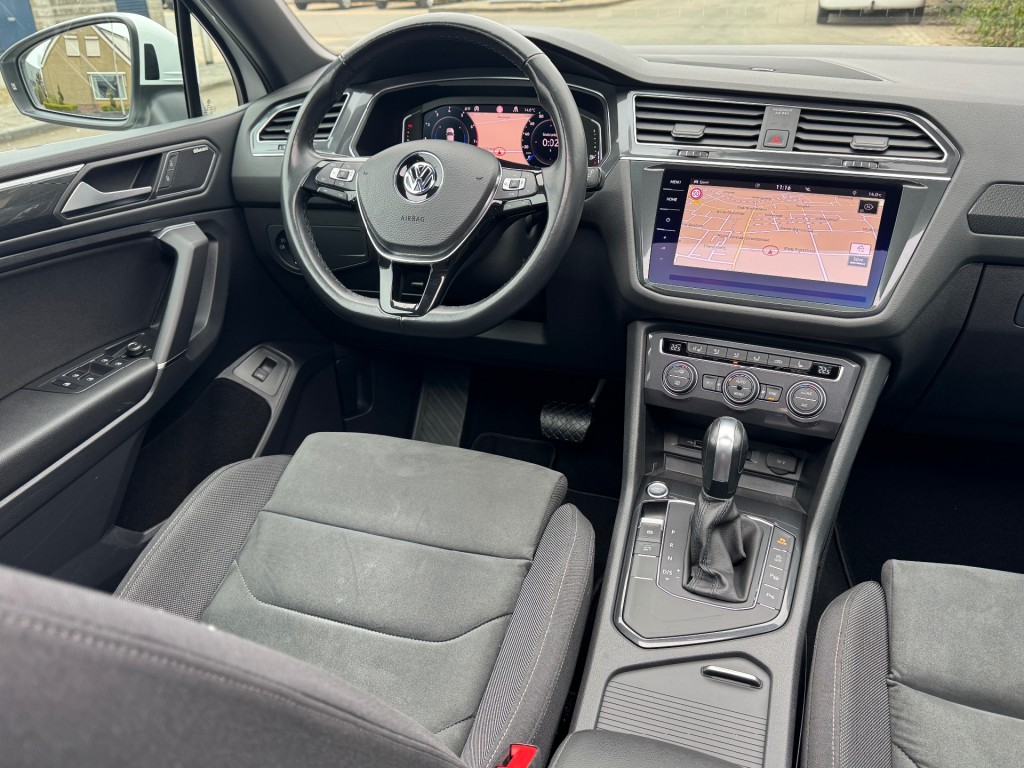 VOLKSWAGEN-TIGUAN ALLSPACE-1.5 TSI R-line DSG 7-Persoons Panoramadak
