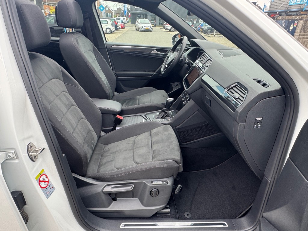 VOLKSWAGEN-TIGUAN ALLSPACE-1.5 TSI R-line DSG 7-Persoons Panoramadak