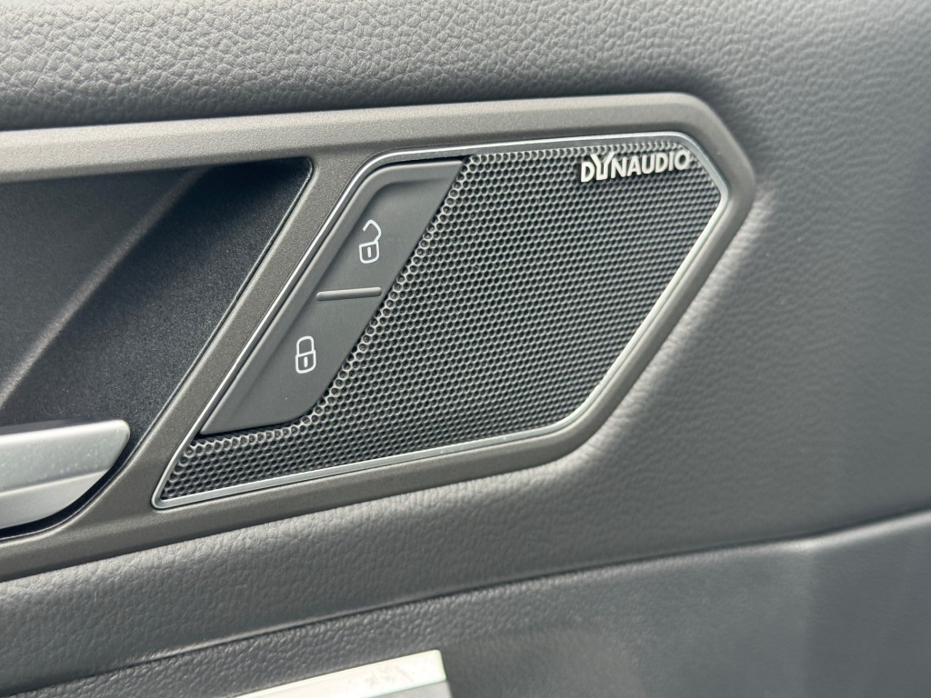 VOLKSWAGEN-TIGUAN ALLSPACE-1.5 TSI R-line DSG 7-Persoons Panoramadak