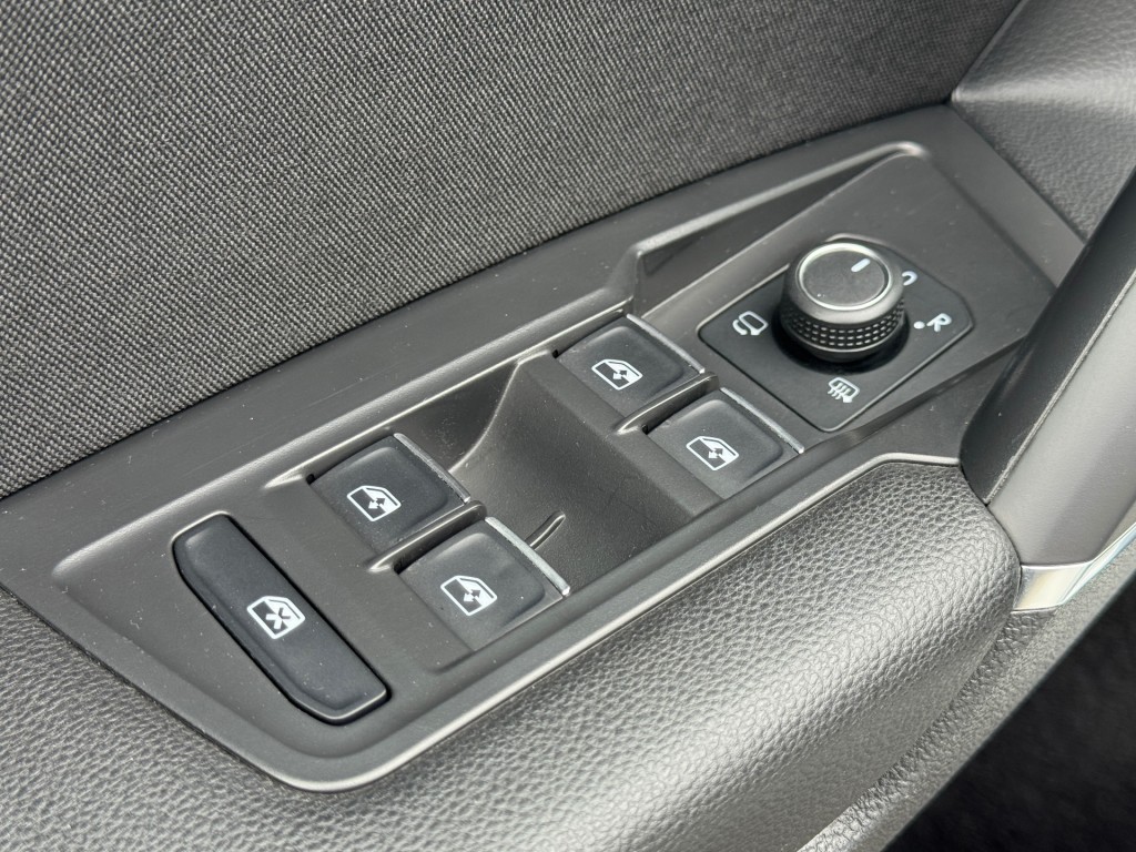 VOLKSWAGEN-TIGUAN ALLSPACE-1.5 TSI R-line DSG 7-Persoons Panoramadak