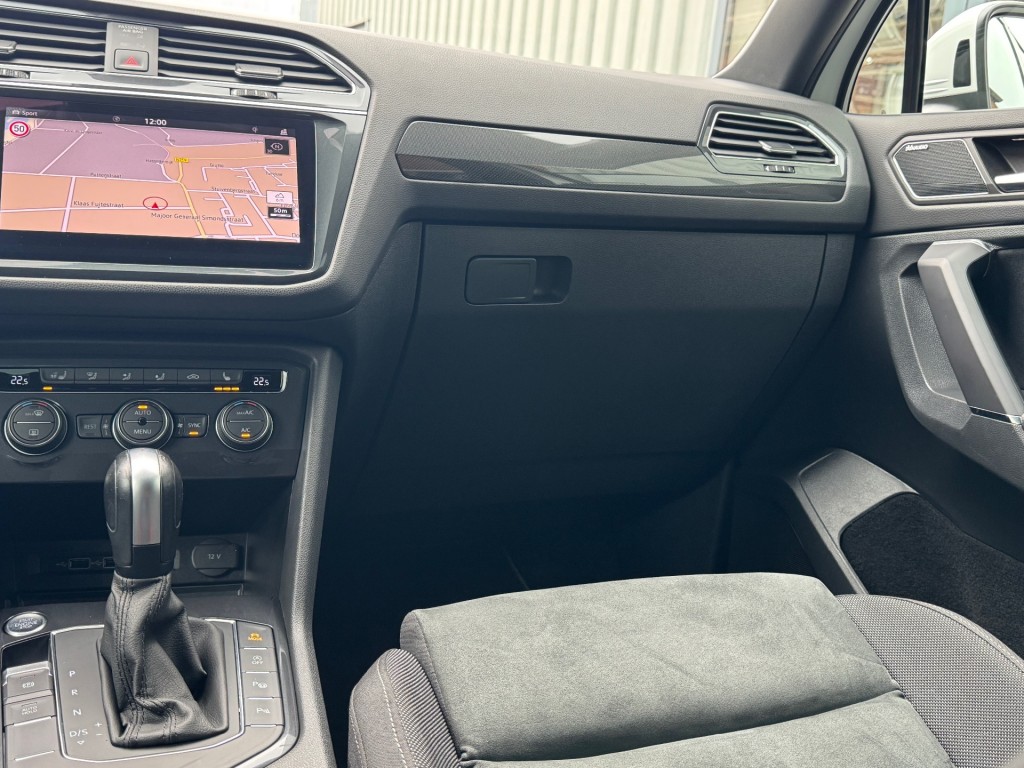 VOLKSWAGEN-TIGUAN ALLSPACE-1.5 TSI R-line DSG 7-Persoons Panoramadak