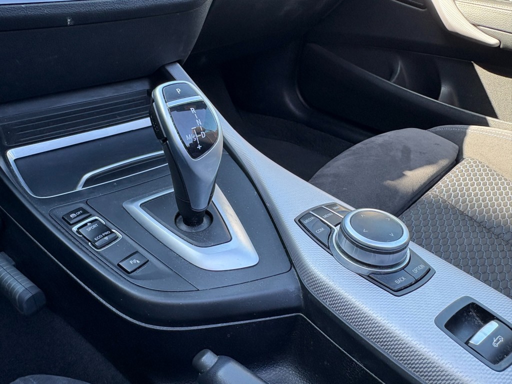 BMW-2-SERIE-220I High Executive M-sport I Alcantara I Navi All-in prijs!