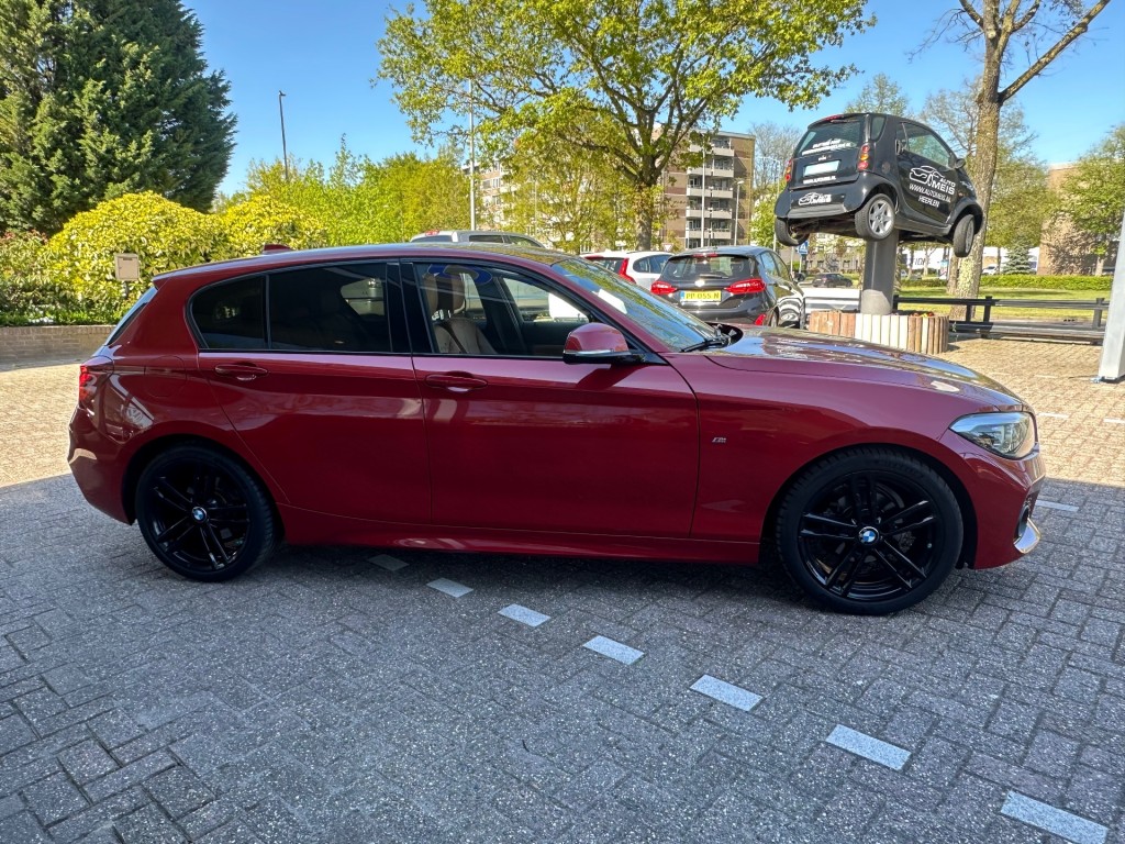 BMW-1-SERIE-118I High Executive Automaat Navi Camera Leer Trekhaak