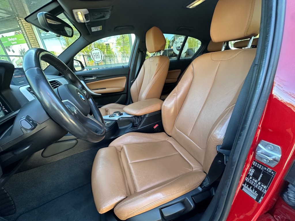 BMW-1-SERIE-118I High Executive Automaat Navi Camera Leer Trekhaak