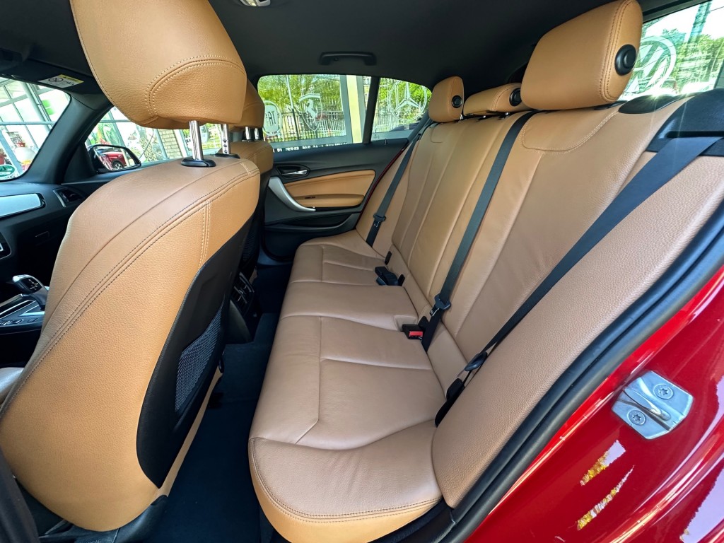 BMW-1-SERIE-118I High Executive Automaat Navi Camera Leer Trekhaak