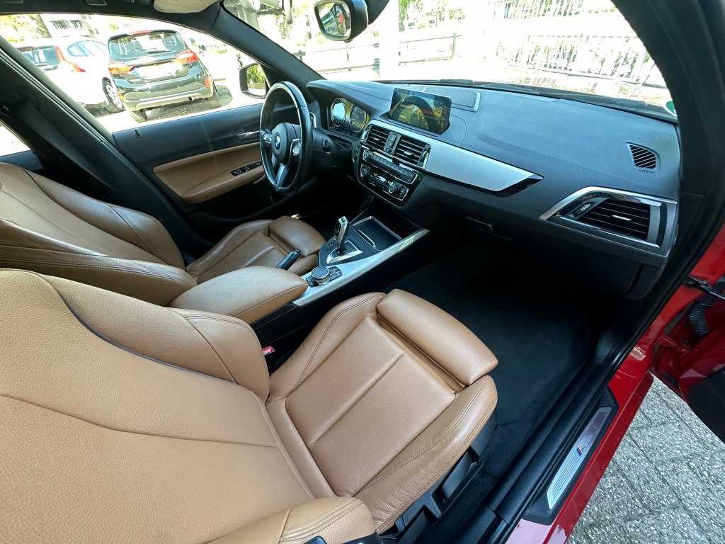 BMW-1-SERIE-118I High Executive Automaat Navi Camera Leer Trekhaak