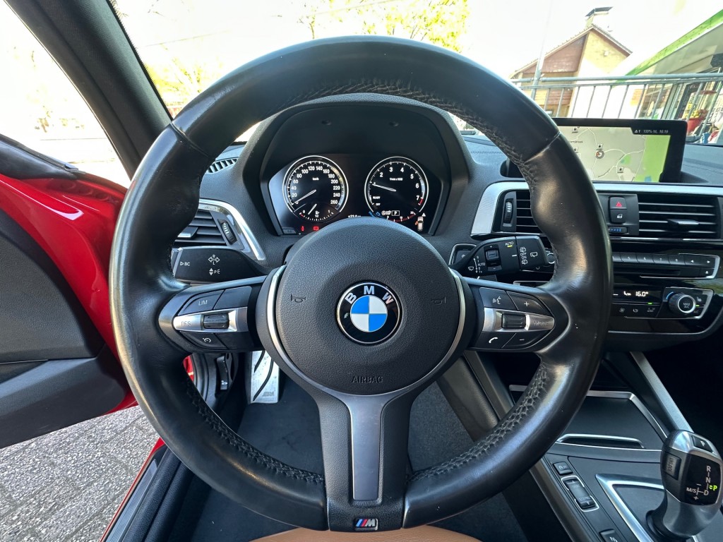 BMW-1-SERIE-118I High Executive Automaat Navi Camera Leer Trekhaak