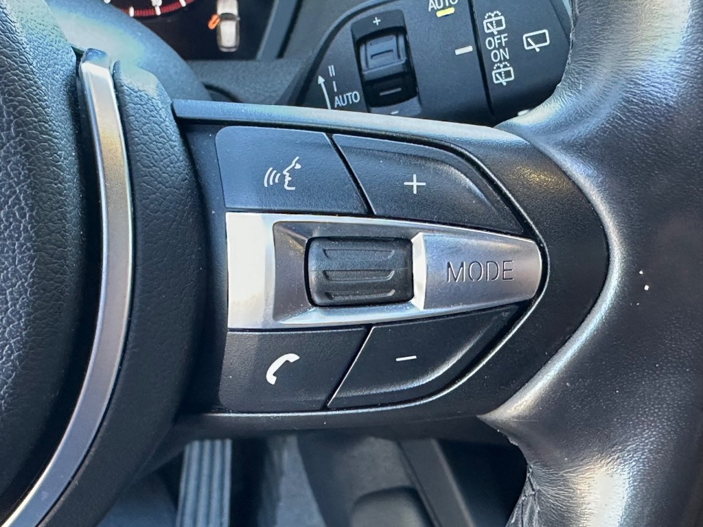 BMW-1-SERIE-118I High Executive Automaat Navi Camera Leer Trekhaak