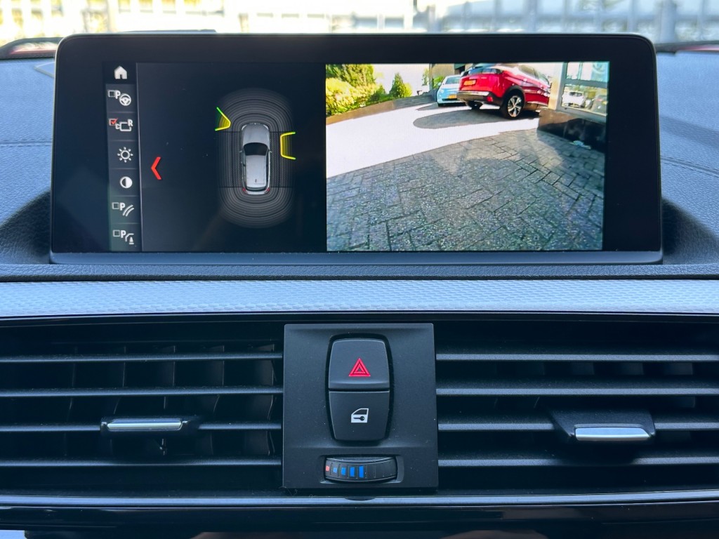 BMW-1-SERIE-118I High Executive Automaat Navi Camera Leer Trekhaak