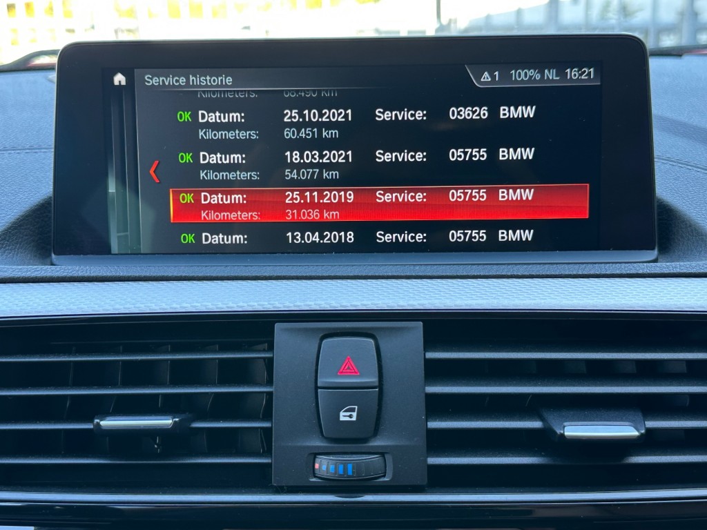 BMW-1-SERIE-118I High Executive Automaat Navi Camera Leer Trekhaak