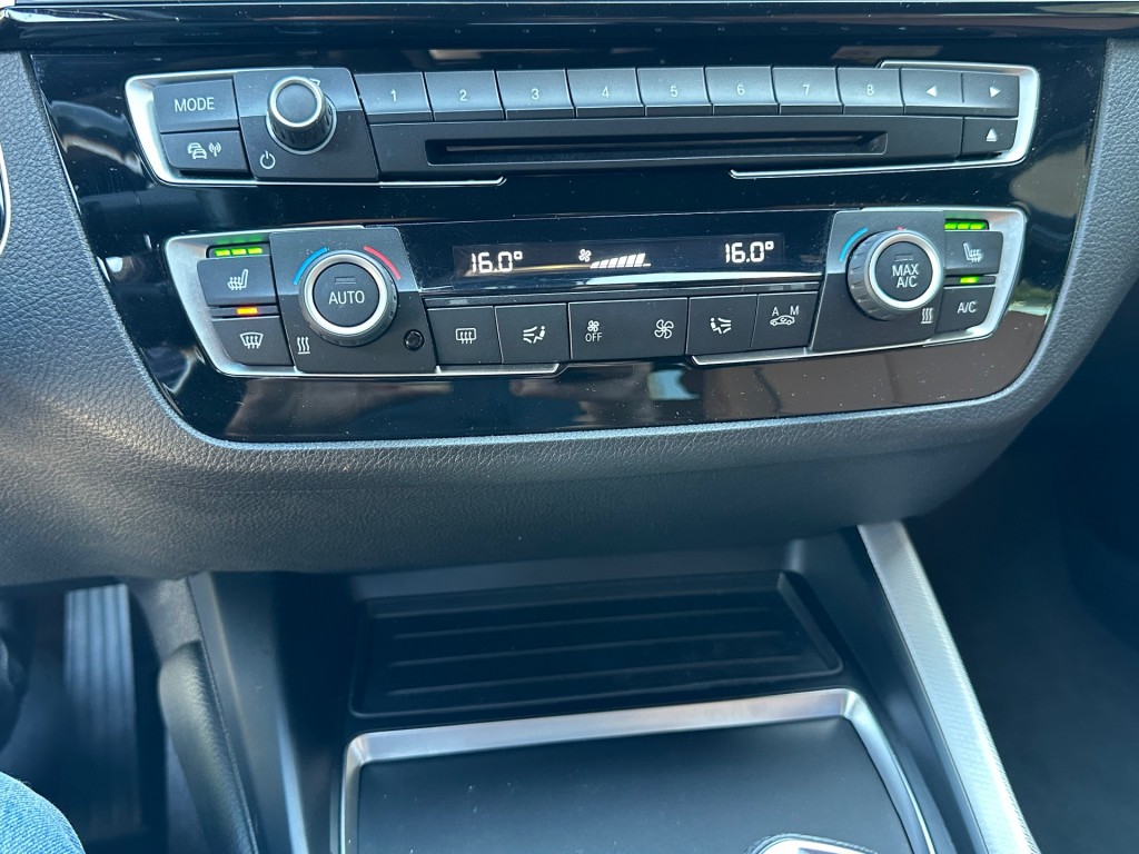 BMW-1-SERIE-118I High Executive Automaat Navi Camera Leer Trekhaak