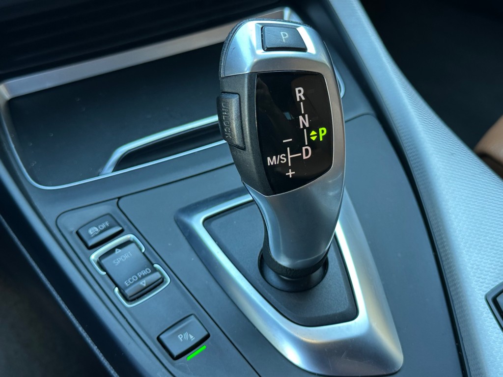 BMW-1-SERIE-118I High Executive Automaat Navi Camera Leer Trekhaak