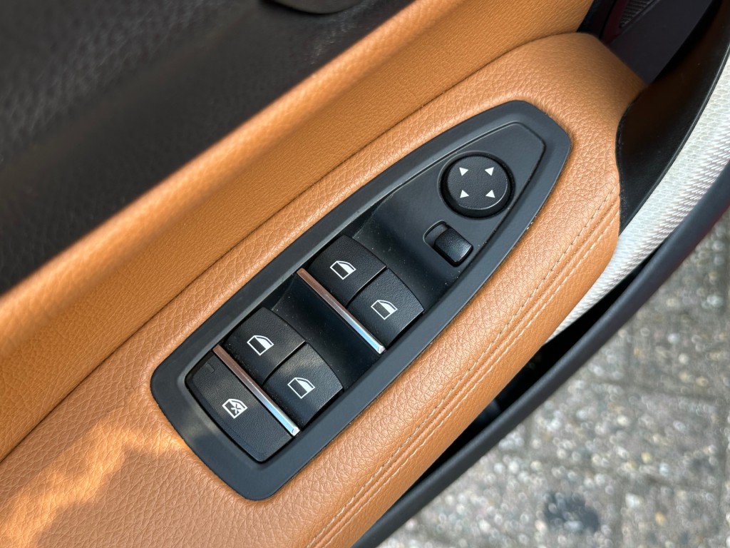 BMW-1-SERIE-118I High Executive Automaat Navi Camera Leer Trekhaak