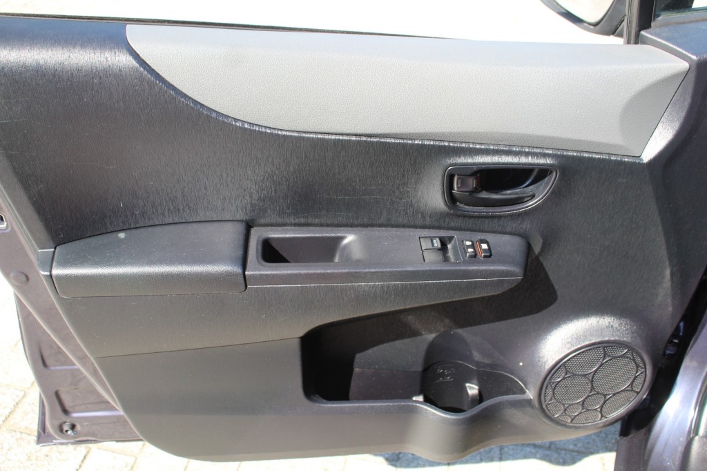 TOYOTA-YARIS-1.0 VVT-i Tendance/ Airco/ Nette Auto /Weinig Kilometers!!