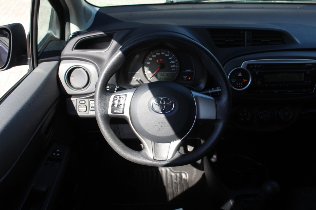 TOYOTA-YARIS-1.0 VVT-i Tendance/ Airco/ Nette Auto /Weinig Kilometers!!