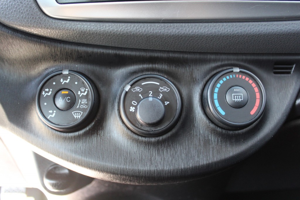TOYOTA-YARIS-1.0 VVT-i Tendance/ Airco/ Nette Auto /Weinig Kilometers!!