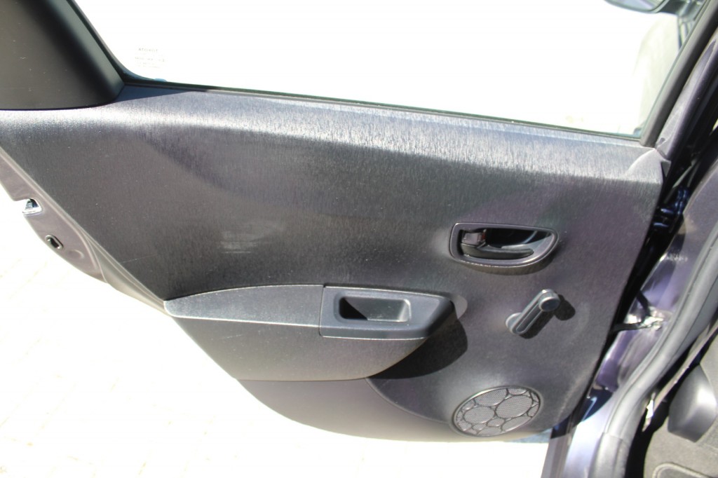 TOYOTA-YARIS-1.0 VVT-i Tendance/ Airco/ Nette Auto /Weinig Kilometers!!