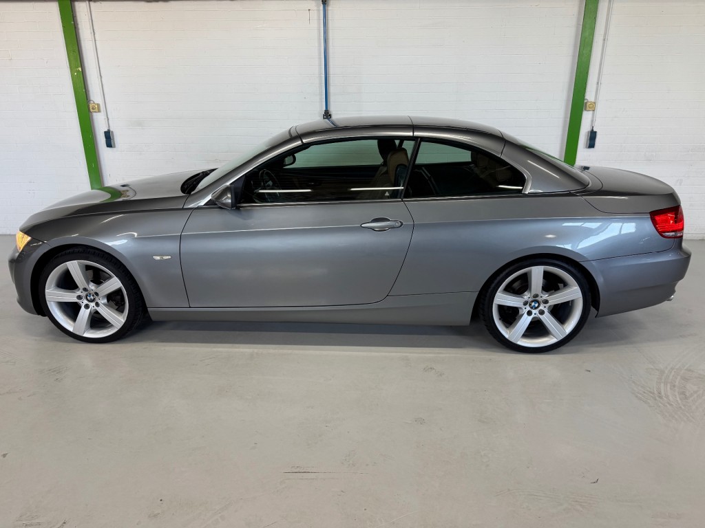 BMW-3-SERIE-320I HIGH EXECUTIVE / CarPlay/ 19 inch / Bluetooth / Lederen bekledig / NAP / 116367km / Onderhoudsboekjes en historie.