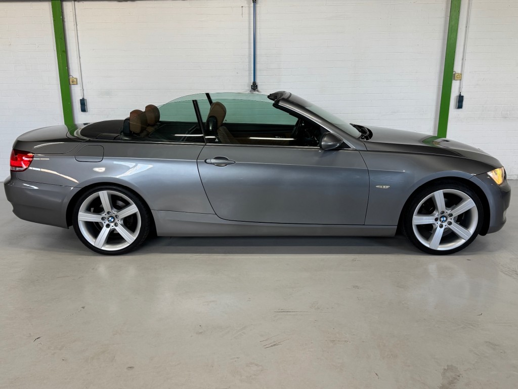 BMW-3-SERIE-320I HIGH EXECUTIVE / CarPlay/ 19 inch / Bluetooth / Lederen bekledig / NAP / 116367km / Onderhoudsboekjes en historie.