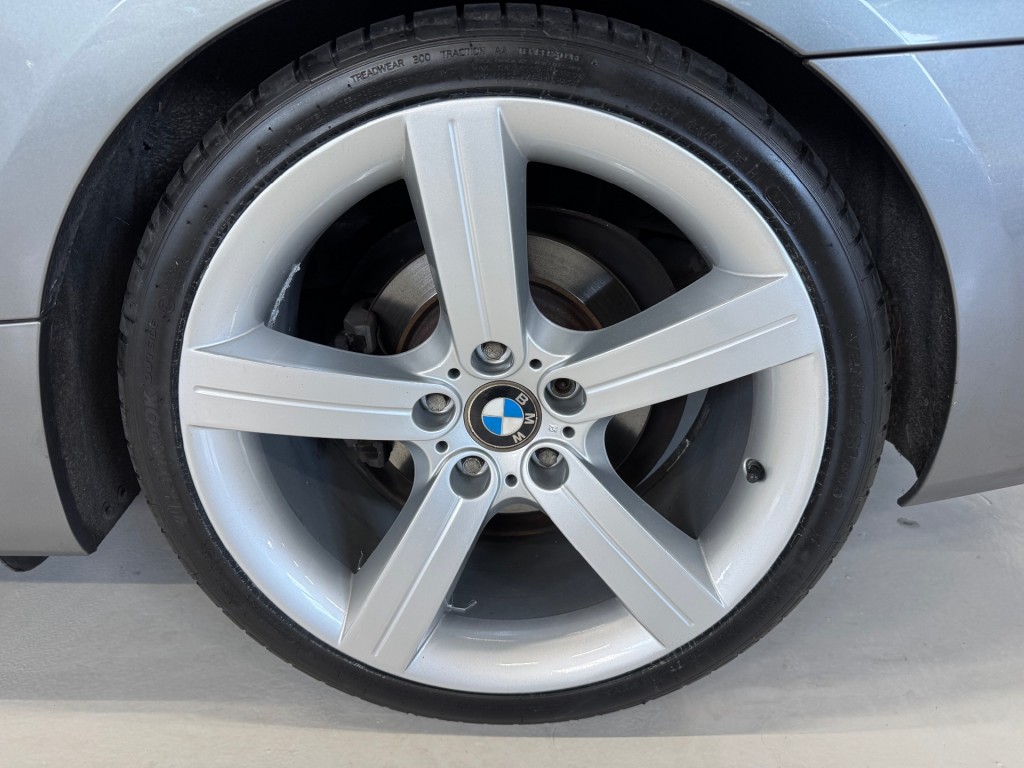 BMW-3-SERIE-320I HIGH EXECUTIVE / CarPlay/ 19 inch / Bluetooth / Lederen bekledig / NAP / 116367km / Onderhoudsboekjes en historie.