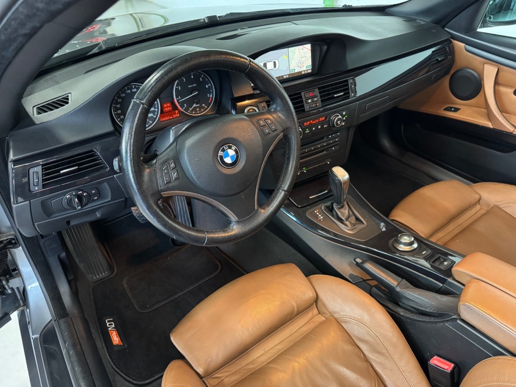 BMW-3-SERIE-320I HIGH EXECUTIVE / CarPlay/ 19 inch / Bluetooth / Lederen bekledig / NAP / 116367km / Onderhoudsboekjes en historie.