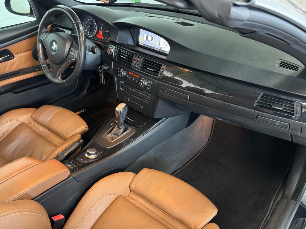 BMW-3-SERIE-320I HIGH EXECUTIVE / CarPlay/ 19 inch / Bluetooth / Lederen bekledig / NAP / 116367km / Onderhoudsboekjes en historie.