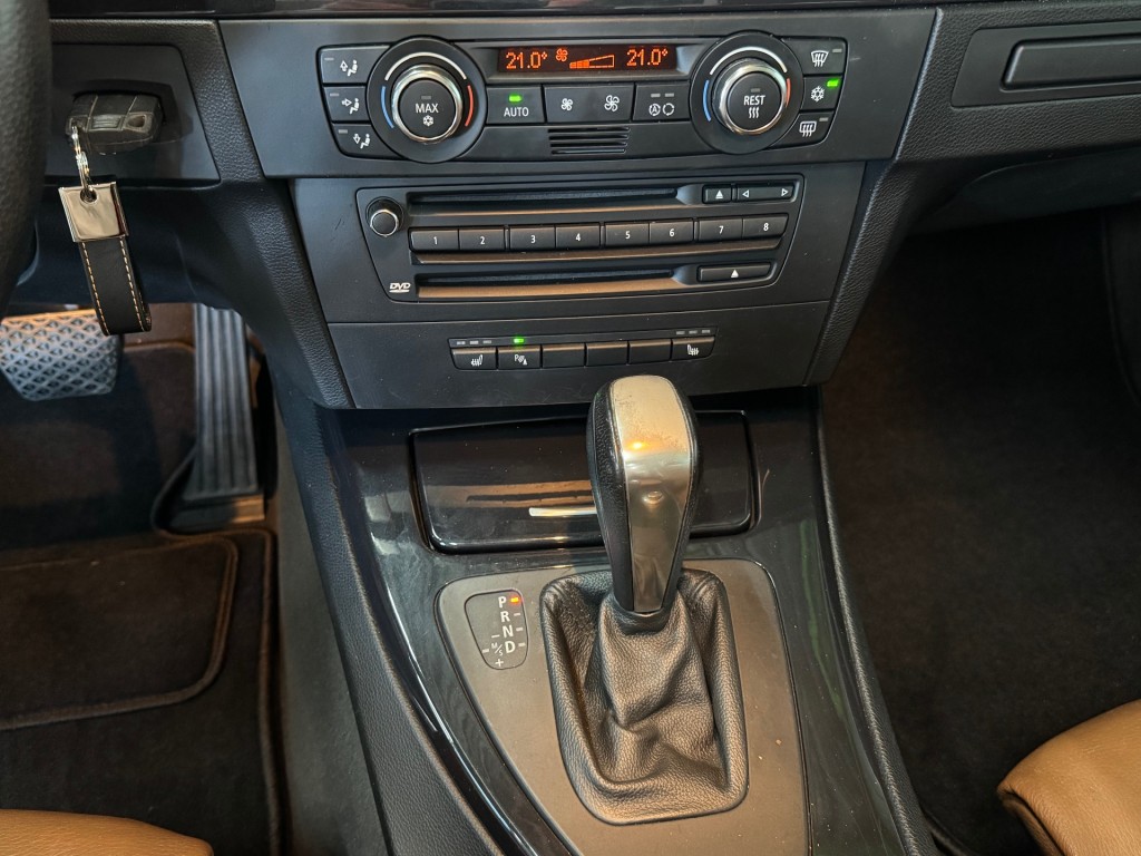 BMW-3-SERIE-320I HIGH EXECUTIVE / CarPlay/ 19 inch / Bluetooth / Lederen bekledig / NAP / 116367km / Onderhoudsboekjes en historie.