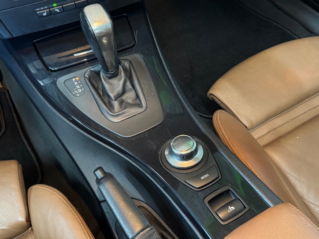 BMW-3-SERIE-320I HIGH EXECUTIVE / CarPlay/ 19 inch / Bluetooth / Lederen bekledig / NAP / 116367km / Onderhoudsboekjes en historie.