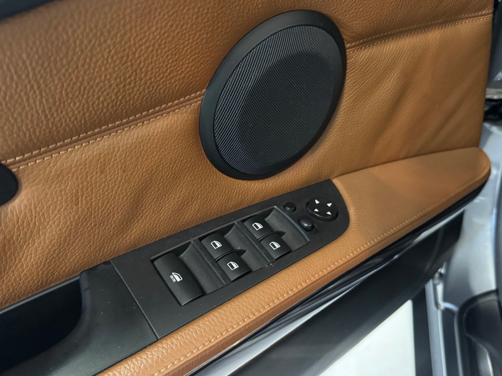 BMW-3-SERIE-320I HIGH EXECUTIVE / CarPlay/ 19 inch / Bluetooth / Lederen bekledig / NAP / 116367km / Onderhoudsboekjes en historie.